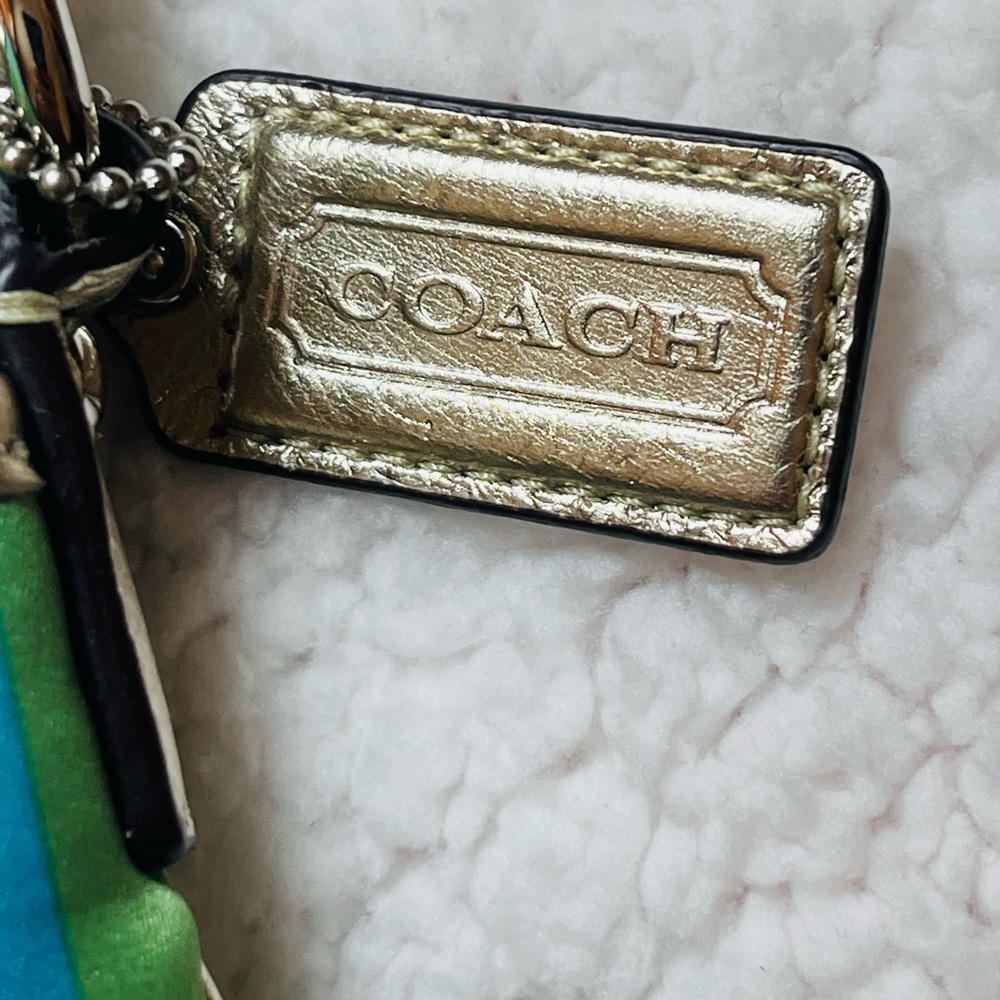 NWOT-Coach Julia Legacy Swing Pack - Picture 7 of 9